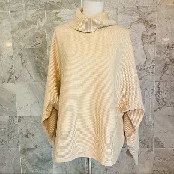 Old Navy Cropped Rib-Knit Turtleneck Sweater - Picture 2 of 7